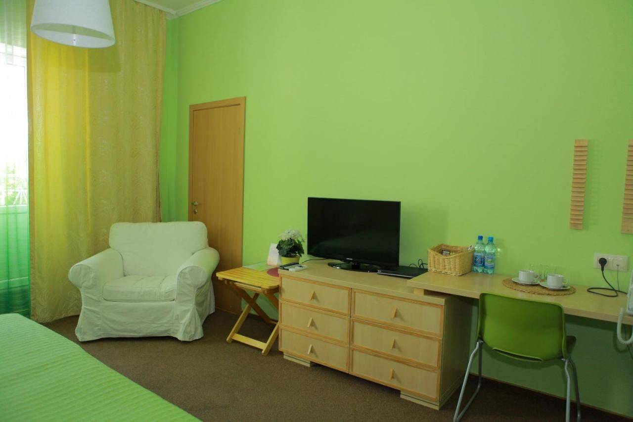 Грин эпл гостиница. Грин эпл небуг. Green apple туапсе. Грин эпл небуг. Гостевой дом яблочко небуг.